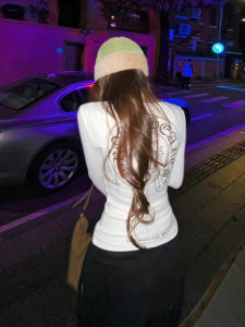 Áo Thun Nữ Tay Dài in Họa Tiết Ngọt Ngào Và Cay Nồng Kiểu Mỹ Dáng Ôm Vừa Vặn Mùa Xuân Thu Áo Lót Màu Trắng Mới