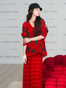 This Years Popular Fashion Suit Womens Autumn New Arrival Christmas Style Contrast Color Knitwear Red Velvet Two-Piece Overskirt Suit