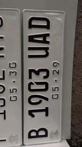 PLAT MOBIL PUTIH FONT TERBARU MODEL BARU PUTIH