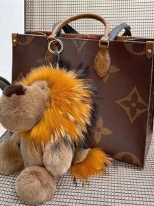 สร้อยคอตุ๊กตาลิงสุดหรูหราพร้อมกระดุมกุญแจรถยนต์ ของขวัญคู่รัก ขนกระต่ายสีน้ำตาล กระเป๋าผ้าไนลอน กระเป๋าสะพายไหล่แบบลำลอง