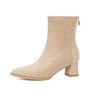 รองเท้าบูทส้นสูงหนังนิ่มสีพีชทรงสี่เหลี่ยมสำหรับผู้หญิง ฤดูใบไม้ร่วง 2025 รองเท้าบูทแฟชั่นแบบใหม่ หัวแหลม ด้านข้างเปิด ด้านหลังเปิด