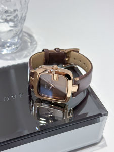 Guou Ladies Square Waterproof Watch Elegant Fashionable Large Dial Quartz Movement Leather Band Alloy Case 2024 New Model