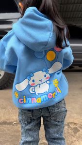 Jaket Anak Perempuan Gambar Cinnamoroll Usia 2-10tahun\\n\\n Mengapa Jaket Anak Perempuan Gambar Cinnamoroll?\\n\\nJaket anak perempuan gambar Cinnamoroll adalah pilihan sempurna bagi orang tua yang mencari jaket berkualitas untuk anak mereka berusia 2-10 tahun. Jaket ini memiliki desain kreatif yang unik dan menarik, serta dibuat dengan bahan berkualitas tinggi untuk memberikan kenyamanan optimal bagi anak-anak.\\n\\n Keunggulan Desain Kreatif\\n\\nJaket anak perempuan gambar Cinnamoroll menawarkan desain kreatif yang menarik dan unik. Gambar Cinnamoroll yang lucu dan imut akan membuat jaket ini menjadi favorit bagi anak-anak. Desain ini juga akan membuat jaket ini menjadi pilihan sempurna untuk acara outdoor atau sekolah.\\n\\n Kenyamanan dan Kualitas\\n\\nJaket anak perempuan gambar Cinnamoroll dibuat dengan bahan berkualitas tinggi yang dirancang untuk memberikan kenyamanan optimal bagi anak-anak. Bahan jaket ini lembut dan ringan, sehingga anak-anak dapat mengenakannya tanpa merasa tidak nyaman atau panas.\\n\\n Cara Memilih Jaket Anak Perempuan Gambar Cinnamoroll Berkualitas\\n\\nAda beberapa hal yang perlu dipertimbangkan saat memilih jaket anak perempuan gambar Cinnamoroll berkualitas.\\n\\n Mengenali Bahan yang Tepat\\n\\nBahan adalah salah satu faktor penting yang perlu dipertimbangkan saat memilih jaket anak perempuan gambar Cinnamoroll. Pastikan bahan jaket ini lembut dan ringan, sehingga anak-anak dapat mengenakannya tanpa merasa tidak nyaman atau panas.\\n\\n Menyesuaikan Ukuran dengan Usia Anak\\n\\nJaket anak perempuan gambar Cinnamoroll tersedia dalam berbagai ukuran untuk anak-anak berusia 2-10 tahun. Pastikan Anda memilih ukuran yang sesuai dengan usia anak Anda untuk memberikan kenyamanan optimal.\\n\\n Manfaat Menggunakan Jaket Anak Perempuan Gambar Cinnamoroll\\n\\nAda beberapa manfaat menggunakan jaket anak perempuan gambar Cinnamoroll.\\n\\n Melindungi dari Cuaca Dingin\\n\\nJaket anak perempuan gambar Cinnamoroll dirancang untuk melindungi anak-anak dari cuaca dingin. Jaket ini memiliki lapisan isolasi yang dapat membantu menjaga suhu tubuh anak-anak tetap hangat saat berada di luar ruangan.\\n\\n Meningkatkan Kepercayaan Diri Anak\\n\\nJaket anak perempuan gambar Cinnamoroll juga dapat meningkatkan kepercayaan diri anak-anak. Desain kreatif dan unik ini akan membuat anak-anak merasa percaya diri saat mengenakannya, sehingga mereka akan merasa lebih bahagia dan nyaman.\\n\\n Tips Memilih Jaket Anak Perempuan Gambar Cinnamoroll yang Sesuai\\n\\nBerikut adalah beberapa tips untuk memilih jaket anak perempuan gambar Cinnamoroll yang sesuai.\\n\\n Mencari Desain Favorit Anak\\n\\nPilih desain favorit anak Anda untuk jaket anak perempuan gambar Cinnamoroll. Desain yang disukai oleh anak-anak akan membuat mereka merasa lebih bahagia dan nyaman saat mengenakannya.\\n\\n Memilih Warna yang Cocok dengan Selera Anak\\n\\nPilih warna yang cocok dengan selera anak Anda untuk jaket anak perempuan gambar Cinnamoroll. Warna yang disukai oleh anak-anak akan membuat mereka merasa lebih bahagia dan nyaman saat mengenakannya.\\n\\nJaket anak perempuan gambar Cinnamoroll adalah pilihan sempurna bagi orang tua yang mencari jaket berkualitas untuk anak mereka berusia 2-10 tahun. Dengan desain kreatif, bahan berkualitas tinggi, dan manfaat yang ditawarkannya, jaket ini pasti akan menjadi favorit bagi anak-anak.\"