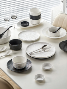 mornenjoy | Glaze-Under Colored Minimalist Black and White Japanese Ceramic Dinnerware Set