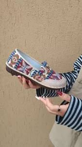 Giày Ngư Dân Nữ 2024 Giày vải phong cách dân tộc mới giày cổ Bắc Kinh giày mẹ thoải mái thoáng khí nhẹ đế mềm giày thêu