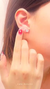 Lulu Moissanite Jewelry Sandra Solitaire Oval Cut Stud Earrings Lapis Emas 18K Sertifikat GRA