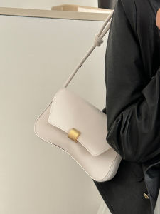 กระเป๋าสะพายไหล่ ทันสมัย ผู้หญิง มีสไตล์ กระเป๋าสะพายข้างแบบย้อนยุค กระเป๋าใต้วงแขนแบบเดี่ยว สายคล้อง ตัวล็อคแบบหัวเข็มขัด ใช้ในชีวิตประจำวัน ทำจากหนัง PU หนัง