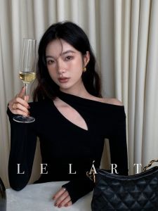 Áo Thun Hở Vai Không Đều Thanh Lịch Kiểu Pháp Pure Desire Hot Bé Gái Phong Cách Mới Cho Nữ Mùa Thu Dài Tay Ôm Vừa Vặn Cổ Chữ V Tay Dài Thường