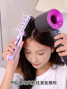 Sisir Volume dan Pijat Kulit Kepala 2-in-1 Desain V-Shape untuk Angkat Akar Rambut Sisir Portable yang Dapat Dilipat