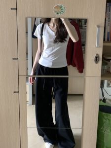 สไตล์ฮ่องกงคอวีแขนสั้นสีขาวเสื้อยืดผู้หญิงฤดูร้อนสลิมฟิตการออกแบบสร้างสรรค์เวอร์ชั่นเกาหลีเสื้อสเวตเตอร์