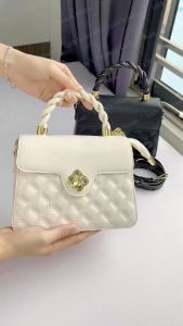 Túi xách nữ -  Túi đeo chéo công sở thời trang da cao cấp khoá hoa xoay 360 độ - Túi đeo chéo nữ - Túi đeo chéo nam - Túi đeo chéo - Túi đựng đồ - Túi vải đi học - Túi đeo nam - Túi đựng đồ - Túi đựng bút - Túi Tote