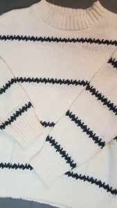 Sweater Pullover Leher Bulat Wanita Korean Style Bergaris Warna Kontras Knitwear Top Oversize