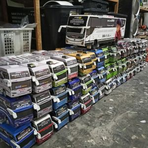 Mainan Miniatur Bis Indonesia TANPA Lampu TANPA Telolet Basuri Ukuran Kecil 30 cm
