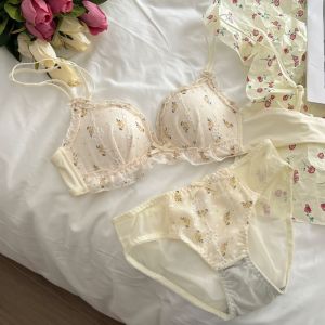 Sweet Floral Lace Bra Wireless Thin Style Gathered Large Chest Appears Small Pure Desire Style Womens Underwear Bra
