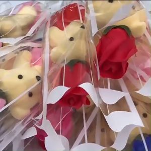 Womens Day gift a single bear soap flower simulation rose bouquet activity small gift