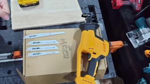 Máy Cưa Chuyển Động Qua Lại Không Chổi Than Không Dây Dùng Pin Dewalt 20V Dùng Cắt Gỗ Dụng Cụ DIY Gia Đình