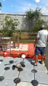 ทุ่นลอยน้ำพลาสติกมือสอง จำนวน 40 ลูก ขนาด กว้าง2.5 เมตร ยาว 4 เมตร  มีราวกันตก