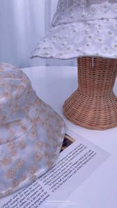 หมวกบักเก็ต หมวกแฟชั่นลูกไม้ ดอกไม้ มี2สีขาว/ชมพู หมวกแฟชั่นลูกไม้ 136