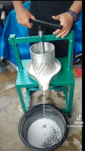 SANTAN PRESS / MESIN SANTAN / MESIN MEMERAH SANTAN / COCONUT MILK EXTRACTOR MACHINE (6"/7"/9") MADE IN MALAYSIA