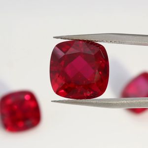 Hình dạng đệm Phòng thí nghiệm cắt tự nhiên phát triển Pigeon máu đỏ Ruby lỏng lỏng đá quý với bao gồm có thể nhìn thấy