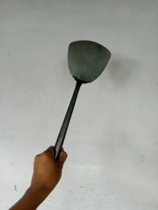 Sutil spatula sodet nasi goreng plat hitam ukuran besar