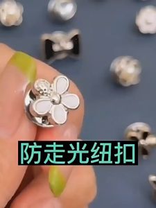 Pearl Anti-Exposure Buckle Decoration Cute Alloy Mini Brooch Female Collar Pin Fixed Clothes Corsage Accessories Buckle