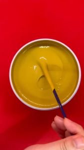 Sơn chậu tông màu vàng ngoại thất cao cấp và cọ quét sơn