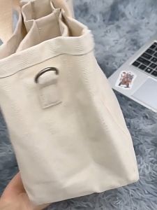 (Free Shipping)รุ่นใหม่ จัดส่งที่รวดเร็ว กระเป๋าโท้ทผ้าแคนวาสความจุขนาดใหญ่ ออกไปทำงาน มูลค่าสูง