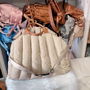 SP94 กระเป๋าหมา กระเป๋าแมว สะพายไหล่ หิ้ว หรือจะเป็นคาร์ซีท carseat ก็ได้ สารพัดประโยชน์ ใช้งานได้หลายแบบ ตัดเย็บปราณีต