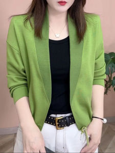 เสื้อคาร์ดิแกนแขนยาวสไตล์ใหม่สำหรับผู้หญิงในฤดูใบไม้ผลิ 2025 ดีไซน์เก๋ไก๋ ลำลอง ทรงเข้ารูป ปกเสื้อสูท กระดุม