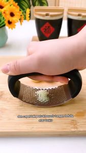 Garlic Press Alat Penghancur Bawang Putih Stainless Steel Penghalus Cincangan Bumbu Dapur