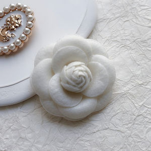 Trendy Tea Rose Brooch Pin Womens Coarse Woolen Fashion Icon Lapel Flower Pin High-End Sensation French Design Brooch