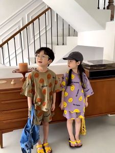 SweetKids สื้อผ้าสามารถส่งไปกับกทม ชุดเซ็ทเด็ก ผญ ผญ รูปหนี้แห่งชุดเสื้อยืดลายการ์ตูนหน้ายิ้ม สำหรับเด็ก ราคาที่สุดในช่องทางเด็ดชายและเด็กหญิง