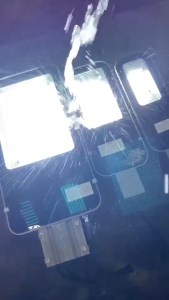 ไฟโซล่าเซลล์ 100W 300W 500W โคมไฟถนนโซล่าเซลล์ ไฟถนน LED solar light สว่างค้าง IP67 ป้องกันฟ้าผ่า กันน้ำสปอร์ตไลท์