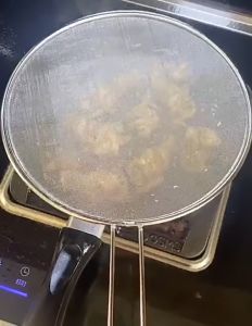 Marino Home ฝากันน้ำมันกระเด็น ฝาปิดกันน้ำมันกระเด็น กระชอนแบบแบน กระชอนกรองน้ำมัน มี 2 ขนาด No.Y1941