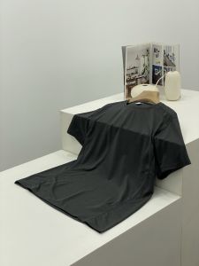 เสื้อยืดแขนสั้นผ้าโพลีเอสเตอร์สำหรับกลางแจ้ง แห้งเร็ว ระบายอากาศได้ดี สำหรับการออกกำลังกาย วิ่ง ฝึกซ้อม ลำลอง คอตั้ง ฤดูร้อน