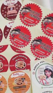 Stiker Label Kemasan Makanan UMKM: Desain & Custom Nama Brand