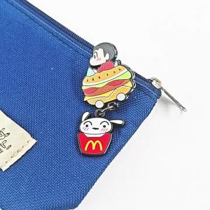 CRAYON SHINCHAN | Crayon Shin-chan Hamburger Dangle Men Pin Anime Kim Loại Huy Hiệu Cài Áo Cho Ba Lô Và Quần Áo Trang Trí 18 + Quà Tặng