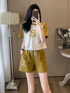 ชุดกีฬาลำลองสำหรับผู้หญิง ชุดวิ่งฤดูร้อน 2025 ชุดสองชิ้น แขนสั้น กางเกงขาสั้น แฟชั่นลดอายุ ไซส์เล็ก วัสดุผ้าฝ้าย