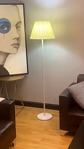 โคมไฟตั้งพื้น โคมไฟหัวเตียง floor lamp สามสีปรับได้ พร้อมโป๊ะผ้า สไตล์ครีม สไตล์มินิมอลการตกแต่งบ้าน
