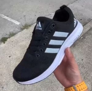 รองเท้าสีดำล้วน ใส่ทำงาน กีฬา ออกกำลังกาย ยืดหยุ่นได้ดี น้ำหนักเบา รุ่นยอดฮิต