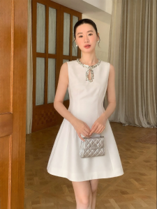 XXNING | Đầm Ngắn Sang Trọng Có Glitter Thắt Dây Vòng Cổ Tô Đẹp Vòng Eo