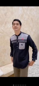 Koko Pria Lengan Panjang Kombinasi Batik Motif Batako Putih