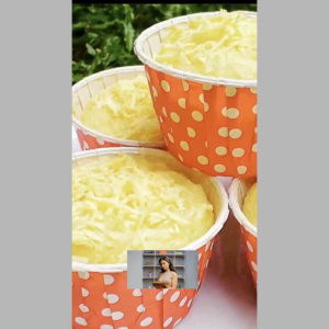 ( 1 PACK 100 PCS ) CUP CAKE CURLING ( M ) KOTAK COLORFUL ICE CREAM HATI PINK BEST FRESH