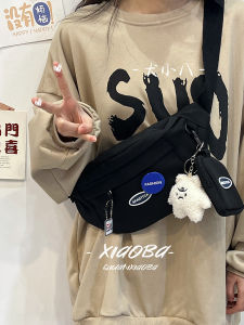 กระเป๋าคาดอกผู้ชายสีไวน์แดงสำหรับผู้หญิงกระเป๋าใส่โทรศัพท์มือถือแฟชั่นสุดเท่แบบอินสตาแกรมแบบใหม่ปี2023กระเป๋าสะพายข้างสำหรับการเดินทางนิชแบรนด์สำหรับนักเรียน