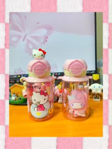 นาทีนี้ไม่มีไม่ได้แล้ว‼ กระติกน้ำ SANRIO - ขวดใส มีสายยาวปรับได้ พร้อมหลอดดูด - มีทั้งหมด 5 ลาย - ขนาด 650 ml