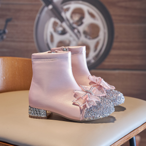 รองเท้าบูทสั้นเด็กผู้หญิงสีชมพู 2023 ฤดูใบไม้ร่วง ฤดูหนาว รองเท้าเจ้าหญิงแฟชั่นใหม่ ผ้าขนแกะ เรียงราย นุ่ม รองเท้าบูทมาร์ตินด้านล่างสําหรับเด็ก