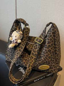 Luxurious Casual Large Capacity Womens Bag 2025 Winter Trendy Leopard Print Crossbody Bag Commuter Single Shoulder Tote Bag