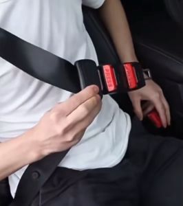 CT ราคาส่งหัวเสียบเข็มขัดนิรภัยเพื่อตัดเสียงเตือน ที่เสียบเบลหลอก นิรภัยตัดเสียงเตือน ไม่ต้องถอดสีดำจำนวน2ชิ้น ต่อเสียบเบลท์อีกท