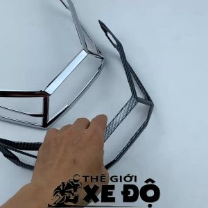 Viền đèn sau Vario 160 cacbon và xi crom - phụ kiện đồ chơi ốp đèn hậu Vario 160 carbon xi inox